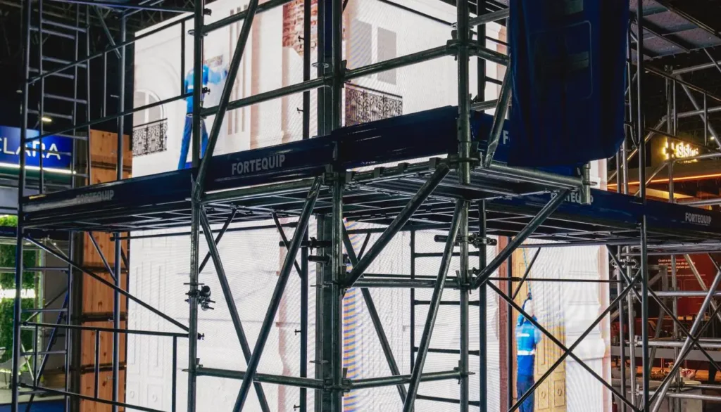 Acessórios para amarração de andaimes - Componentes de segurança para construção